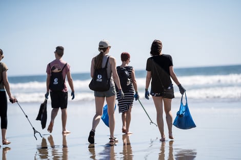 PHOTO-CREDIT--DUFT-WATTERSON-Pictured--1--for-the-Planet-community-volunteers-with-the-Surfrider-Foundation